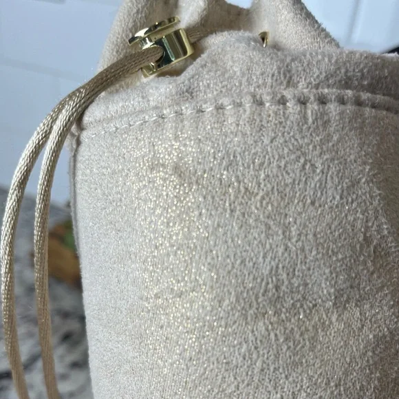 Bvlgari x Emirates Metallic Drawstring Pouch - Picture 11 of 11